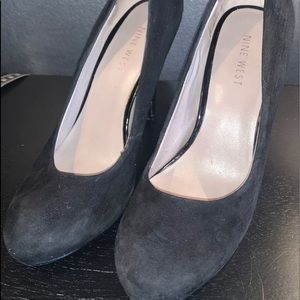 NINE WEST Black Suede Heels! Size 5M. GORGEOUS!